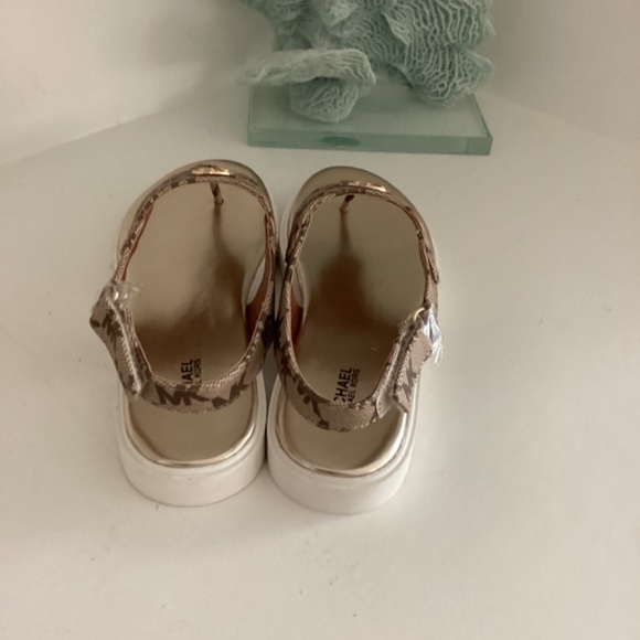 NWT MICHAEL KORS THONG SANDALS SHOES LOGO PLAQUE MONOGRAM BROWN/TAN 6.5 EUR 37 - Picture 6 of 12